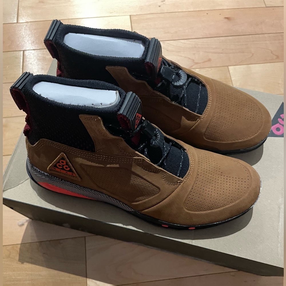 NIKE ACG RUCKEL RIDGE SIZE 9 BRAND NEW